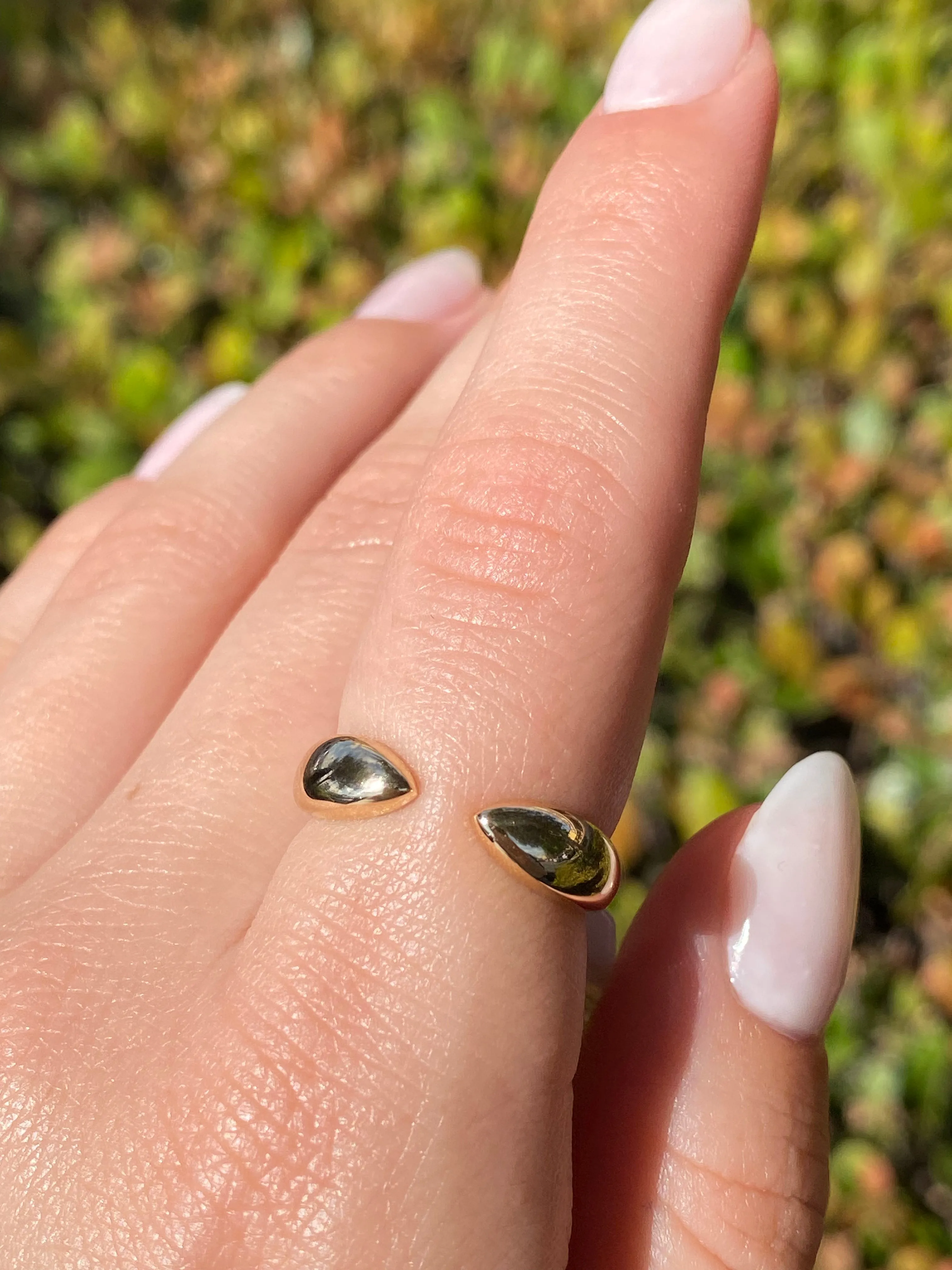 14k Yellow Gold Thick Claw Fashion Ring