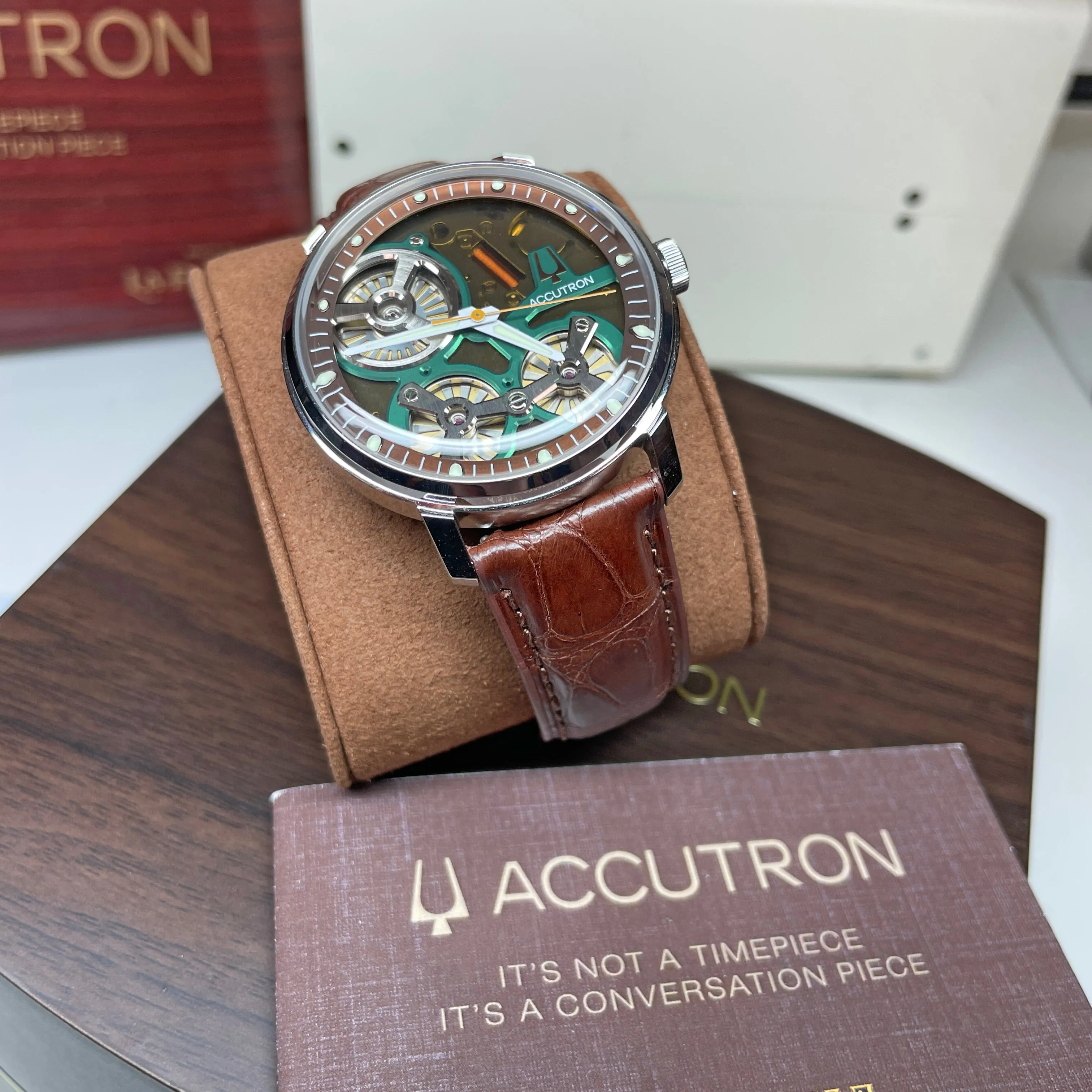 Accutron Spaceview 2020 La Palina Edition Brown Watch 2ES6A007 with Cigar Humidor Set