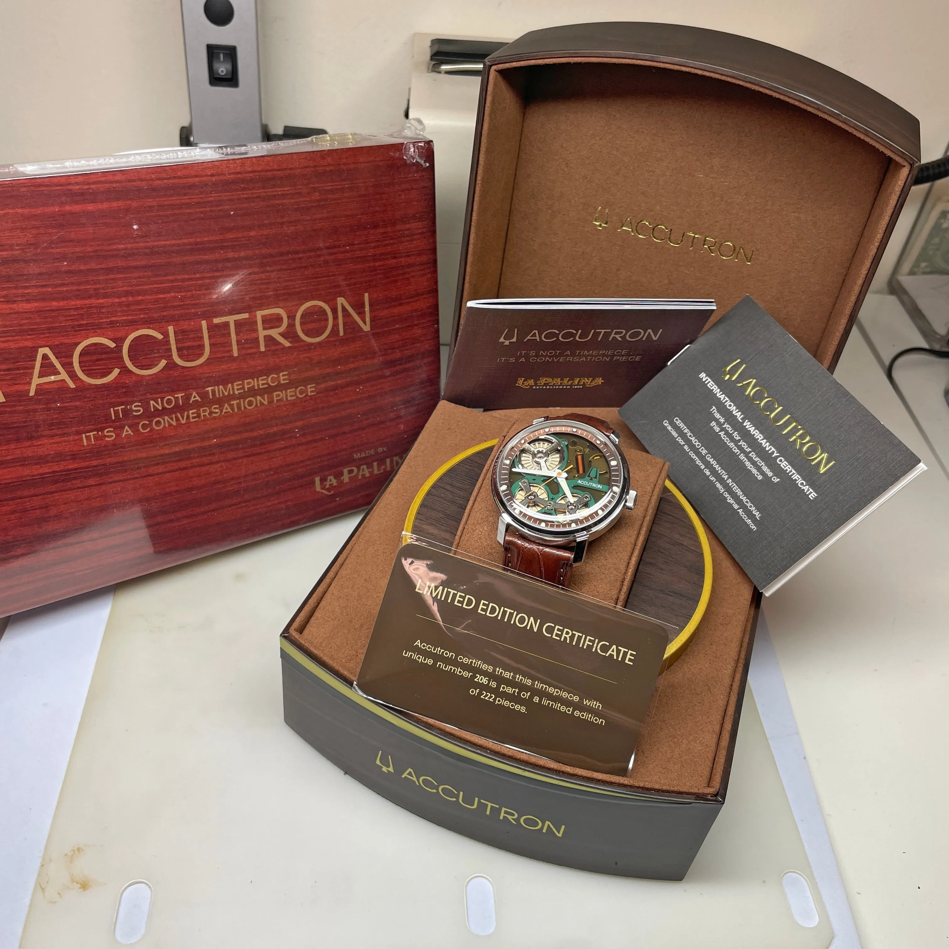 Accutron Spaceview 2020 La Palina Edition Brown Watch 2ES6A007 with Cigar Humidor Set