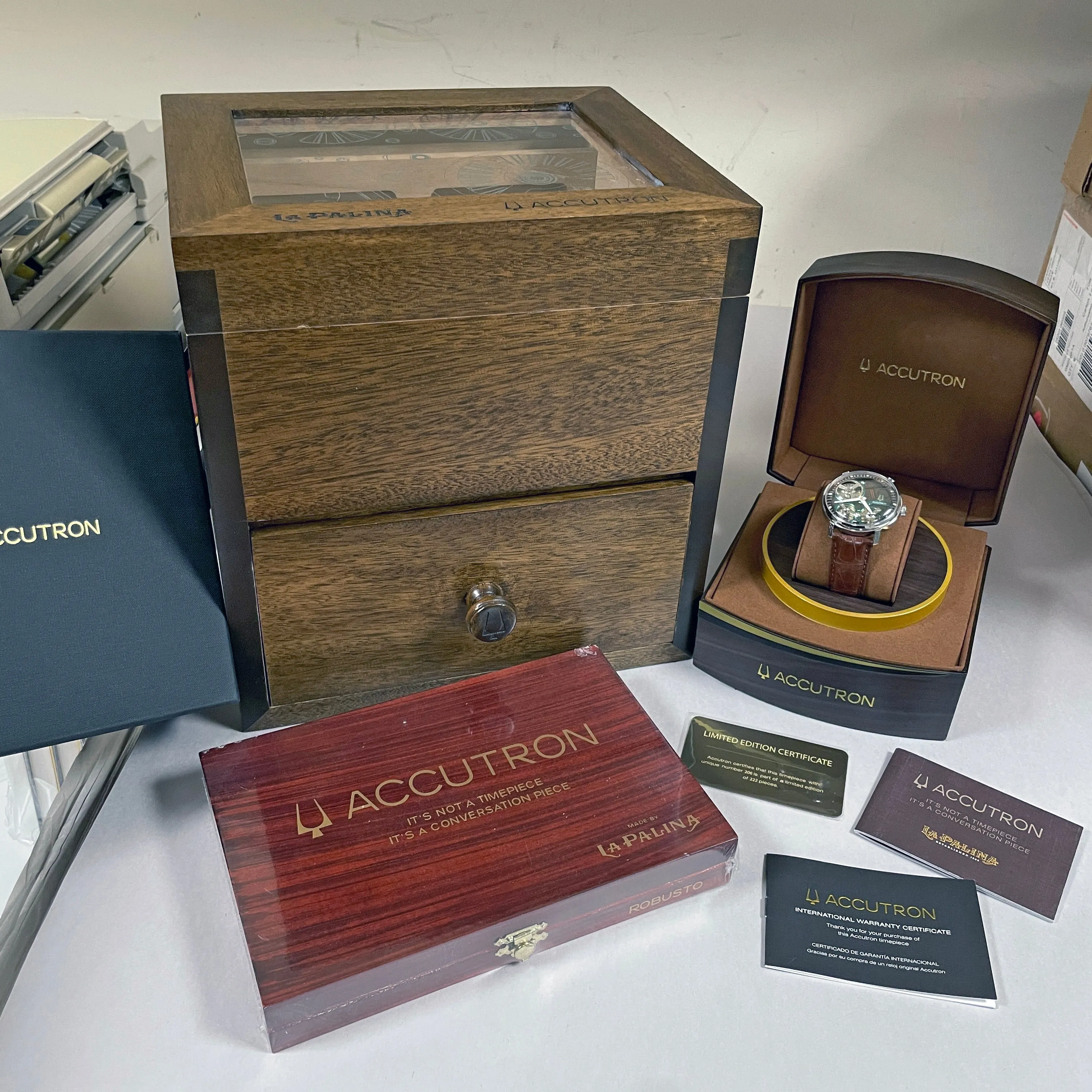 Accutron Spaceview 2020 La Palina Edition Brown Watch 2ES6A007 with Cigar Humidor Set