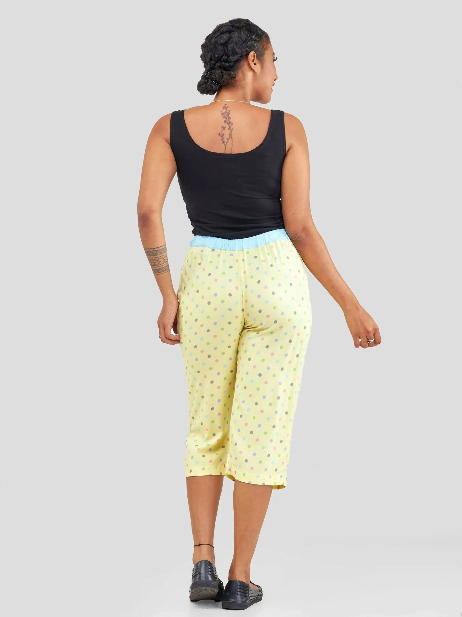 Hessed Flowered Capri Pants - Yellow