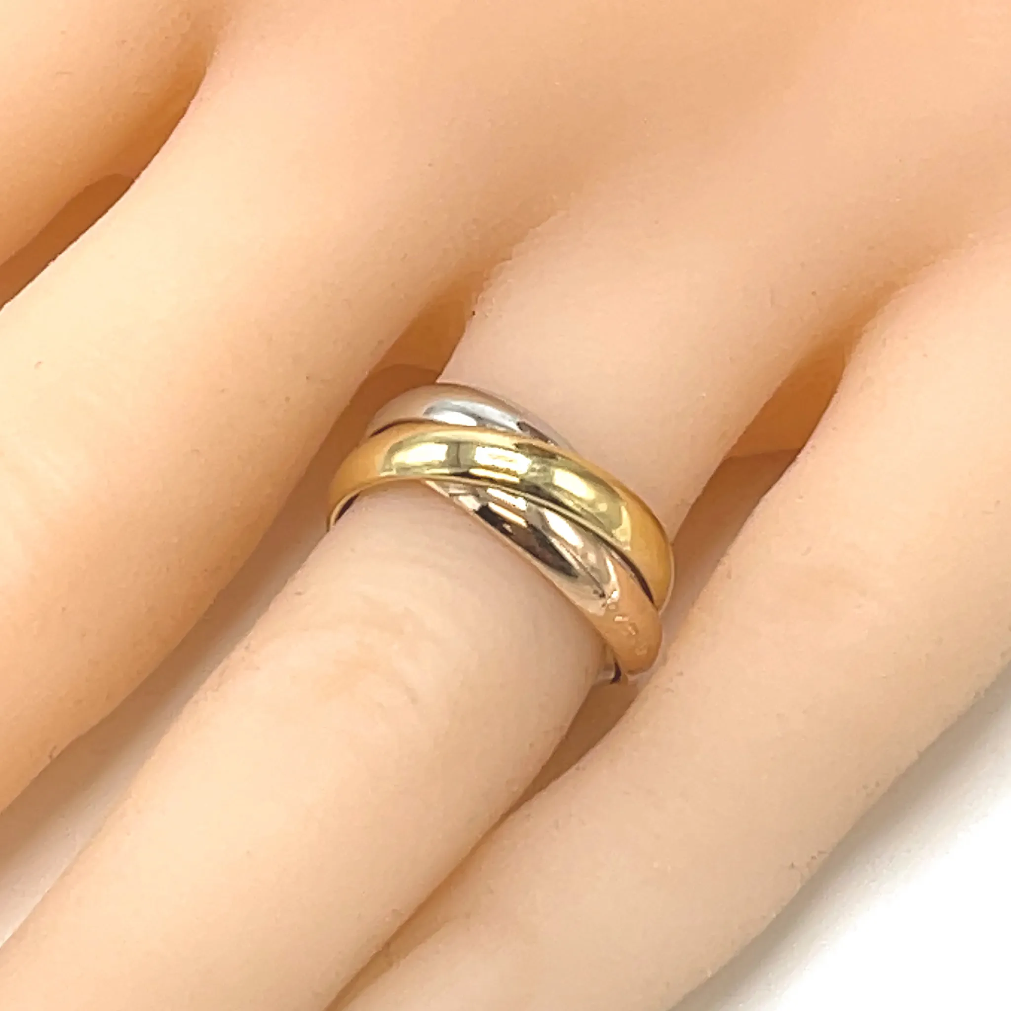 Le Must de Cartier Trinity Ring in 18k Gold