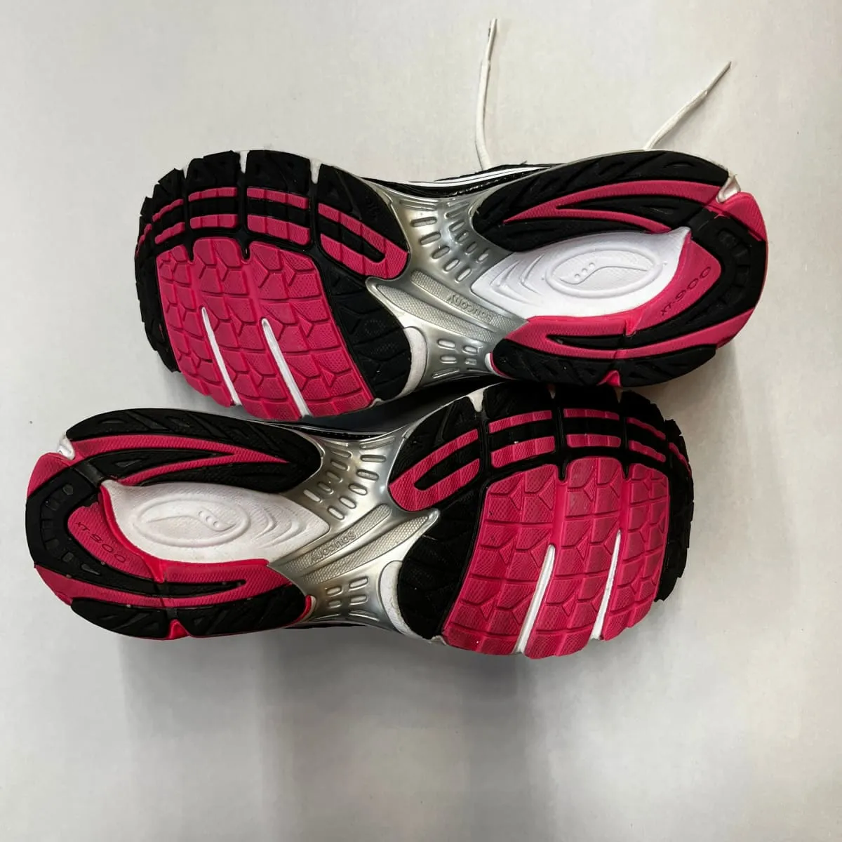 SAUCONY Women's Grid Tornado 4 Running Shoe - Preowned