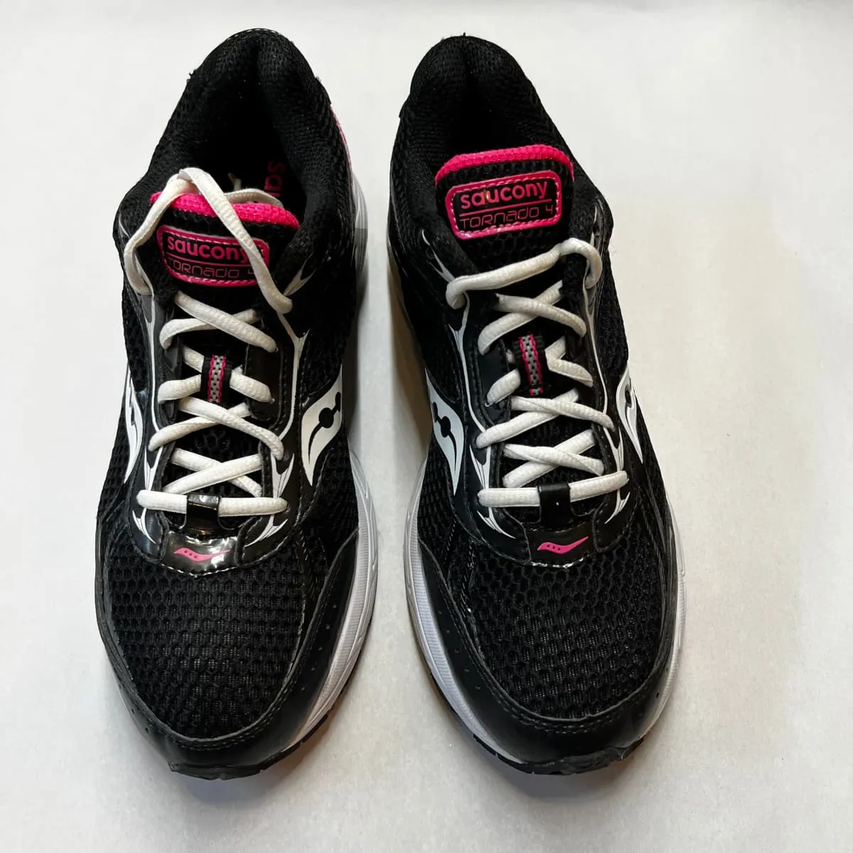 SAUCONY Women's Grid Tornado 4 Running Shoe - Preowned