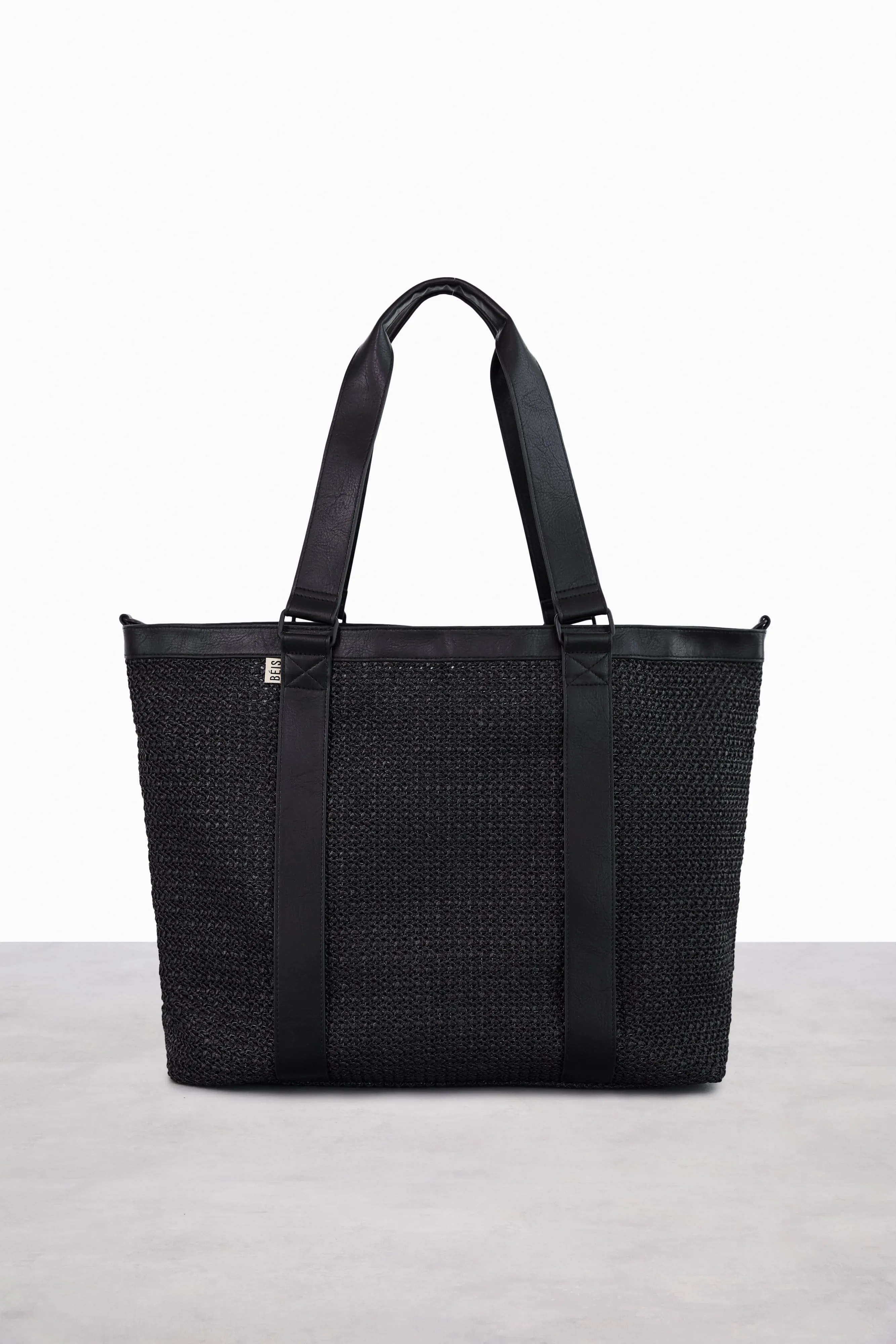 The Naturals Tote in Black